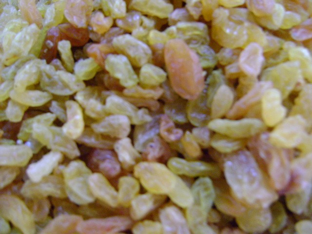Raisin is one of dried fruits imported most during preparation for Tet